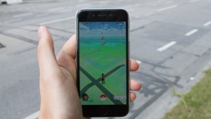 Pokemon-go-handy-auto-gefahr